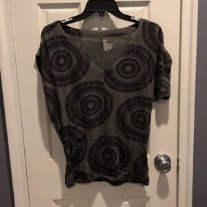 GAP Factory Olive Gray Short Sleeve Tee with Circular Print